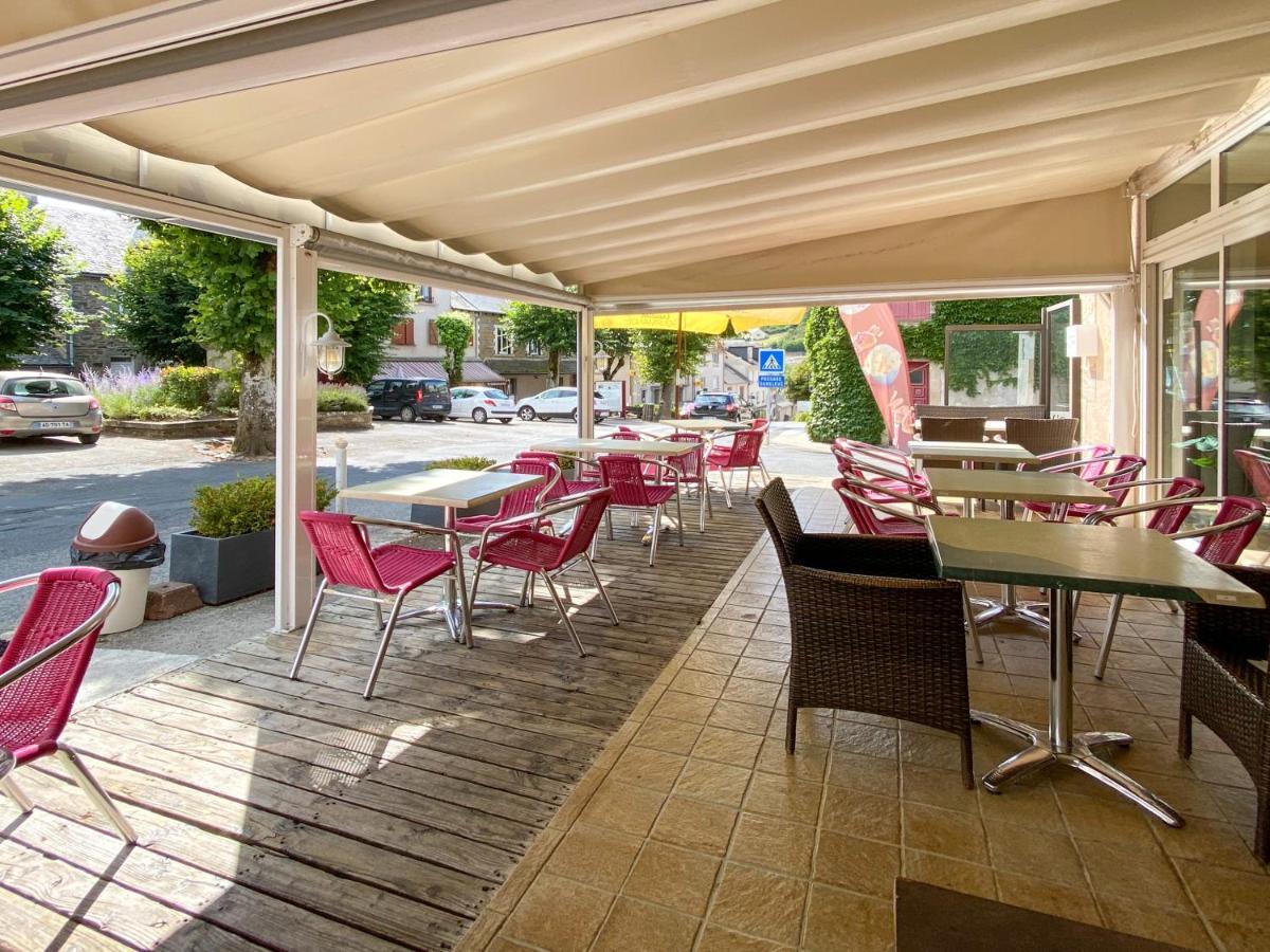 Hotel Les Tilleuls De Pareloup A Salles-Curan Exterior foto