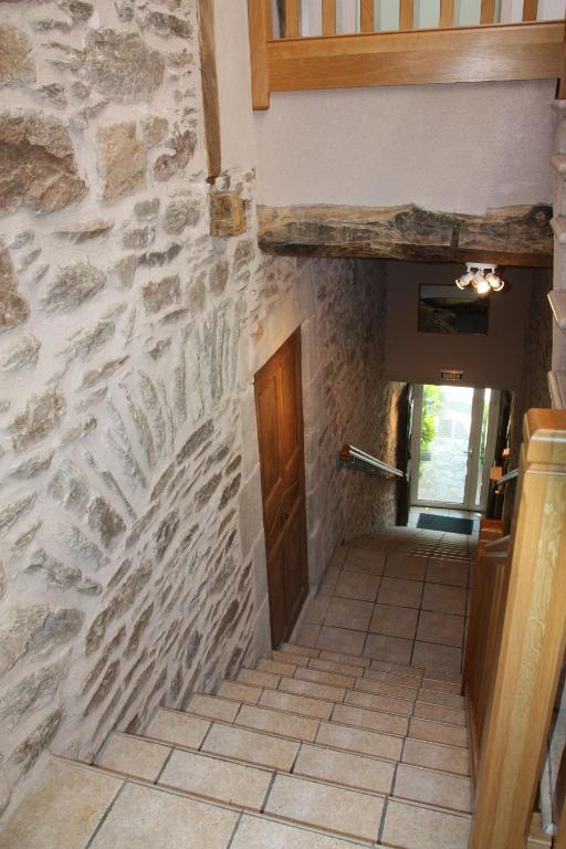 Hotel Les Tilleuls De Pareloup A Salles-Curan Exterior foto